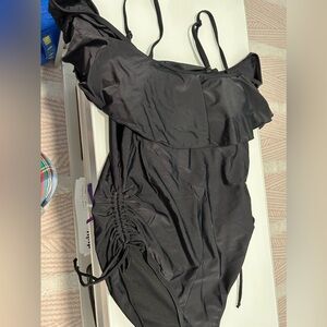 Black ruffle swimsuit size xl